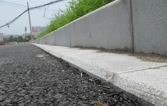 造成路边石破损的原因有哪些?????
?